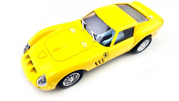 Ferrari GTO Street Car Yellow Pink kar