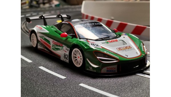 SWCAR04A - McLaren 720B GT3 No.82 Castrol de Sideways